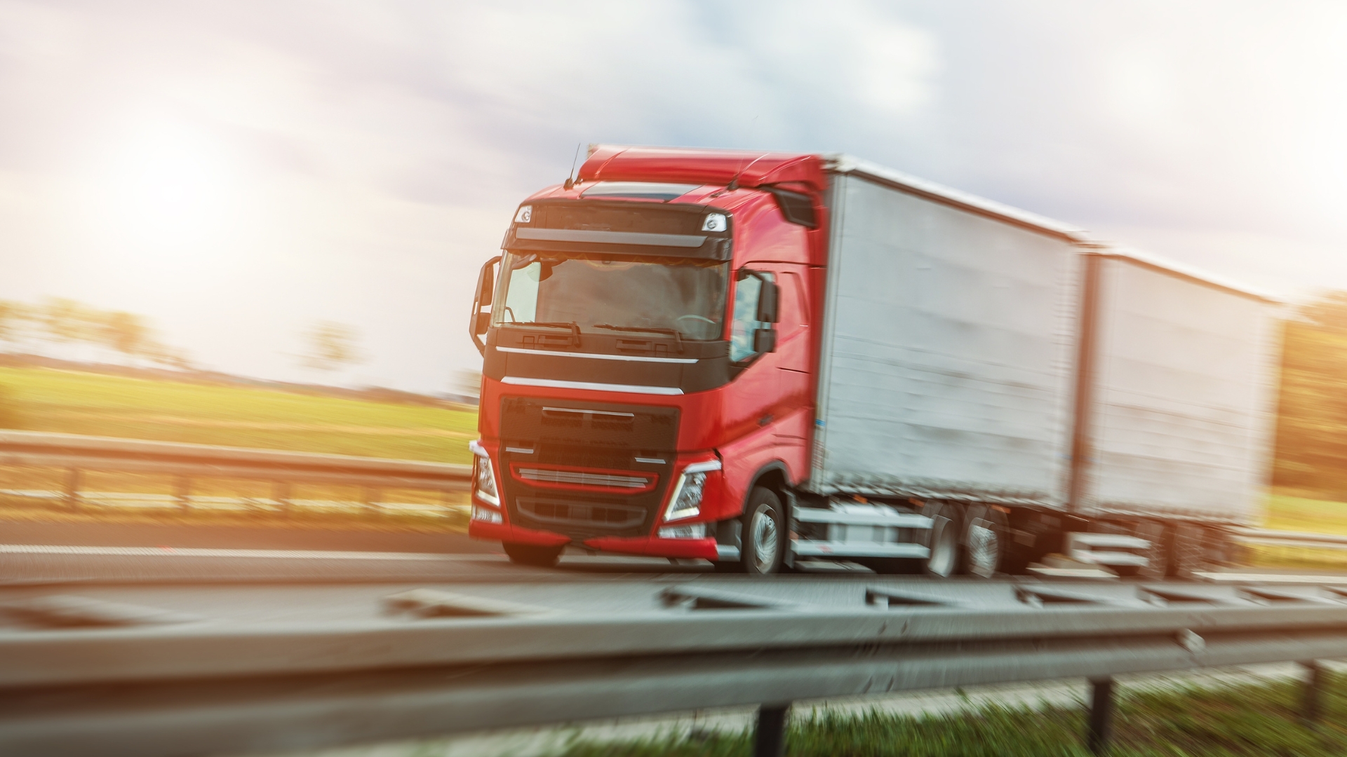 Автомобильные перевозки - Грузовик и вид дорожной логистики